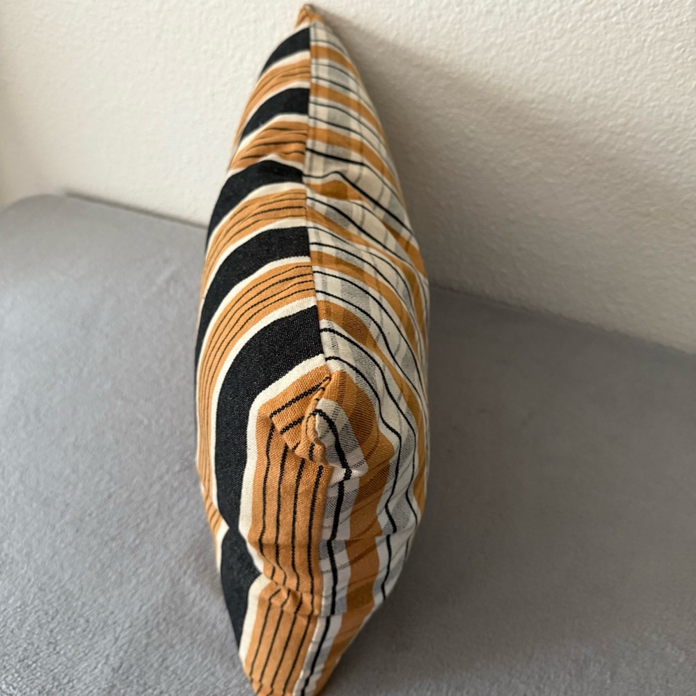 IKEA BJÖRNLOKA RAND Reversible Double Sided Lumbar Pillow - Picture 3 of 9